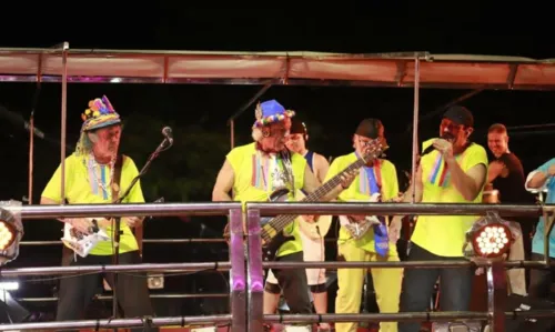 
				
					Filhos de Osmar Macêdo celebram centenário do pai no Carnaval de Salvador
				
				