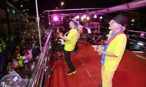 
				
					Filhos de Osmar Macêdo celebram centenário do pai no Carnaval de Salvador
				
				