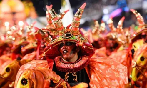 
				
					Saiba detalhes da passagem das escolas campeãs do Carnaval no RJ
				
				