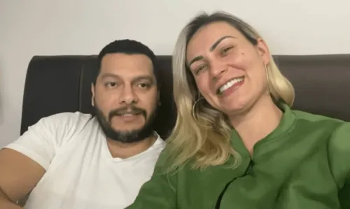 
				
					Ex-marido de Andressa Urach posta indireta após modelo fazer lipoaspiração: 'Não prioriza filho'
				
				