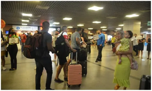 
				
					Cerca de 30 mil turistas chegam em Salvador na abertura do Carnaval
				
				