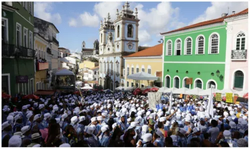 
				
					Afoxé Filhos de Gandhy faz cerimônia do padê para iniciar desfile no Contra Fluxo; veja fotos
				
				