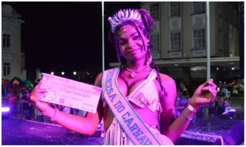 
				
					Drag queen Saphyra Luz é eleita primeira rainha LGBTQIA+ do Carnaval de Salvador
				
				