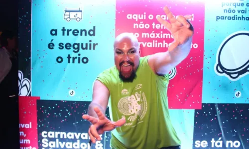 
				
					Tiago Abravanel curte carnaval de Salvador com marido e relembra primeira vez na festa
				
				