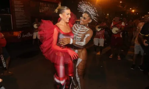 
				
					Após fantasias do É O Tchan, Lore Improta e Érika Januza quebram tudo em ensaio de rua; veja fotos
				
				