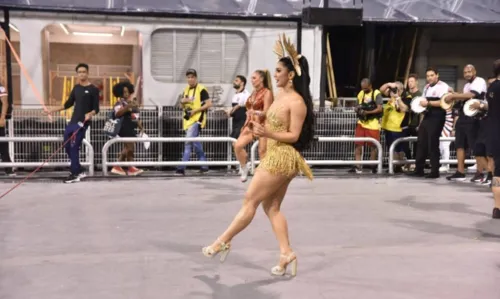 
				
					Mileide Mihaile ostenta corpão durante ensaio técnico de escola de samba; veja fotos
				
				