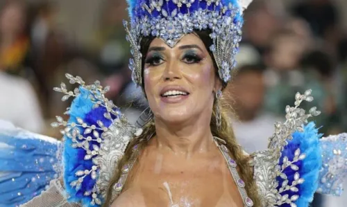 
				
					Mulher Abacaxi abre o jogo após término de casamento por desfile com seios de fora: 'Quem sabe da minha vida sou eu'
				
				