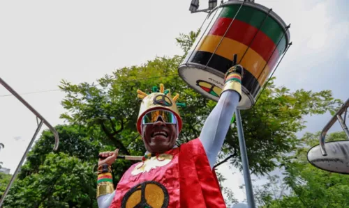 
				
					No último dia de folia baiana, Olodum embala folião pipoca no Circuito Osmar
				
				