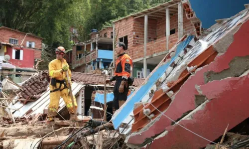 
				
					Bombeiros encontram última pessoa desaparecida em São Sebastião, litoral de São Paulo
				
				