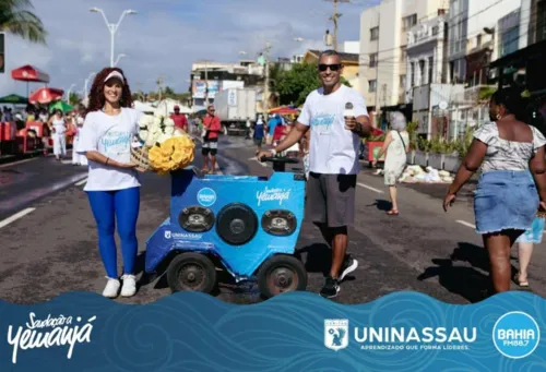 
				
					Uninassau faz ação de entrega de flores durante festa de Iemanjá; veja fotos
				
				