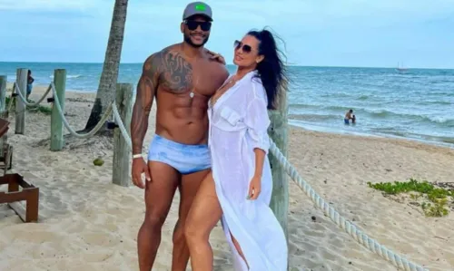 
				
					Scheila Carvalho e Tony Salles posam juntinhos em praia: 'Recarregando as baterias pro carnaval'
				
				