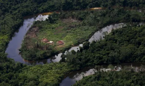 
				
					Governo suspende novas autorizações de acesso ao território Yanomami
				
				