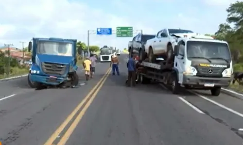 
				
					Duas pessoas ficam feridas em acidente envolvendo caminhão na BA-052, interior da Bahia
				
				