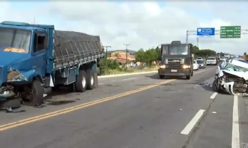 
				
					Duas pessoas ficam feridas em acidente envolvendo caminhão na BA-052, interior da Bahia
				
				