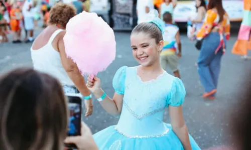 
				
					Bailinho de carnaval com show e all inclusive de brinquedos reúne criançada em shopping de Salvador
				
				