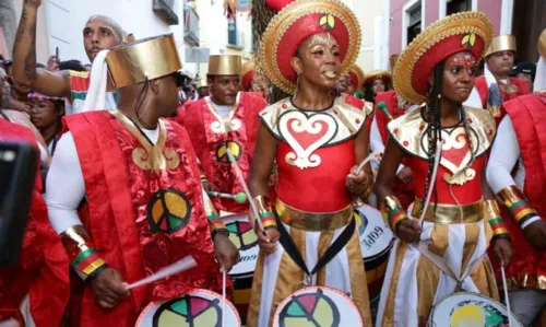 
				
					Confira fotos do segundo dia de carnaval no circuito Batatinha
				
				