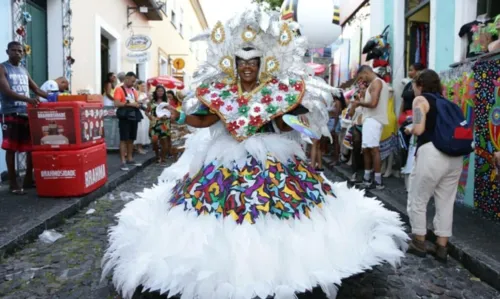 
				
					Confira fotos do segundo dia de carnaval no circuito Batatinha
				
				