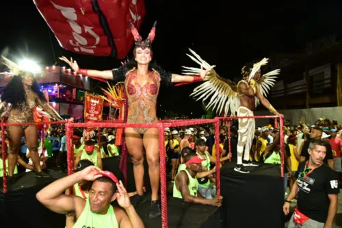 
				
					Confira fotos do segundo dia de carnaval no circuito Dodô
				
				