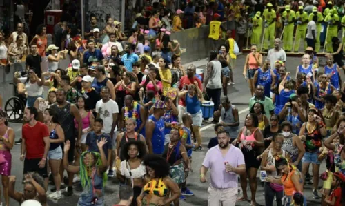 
				
					Confira fotos do segundo dia de carnaval no circuito Osmar
				
				