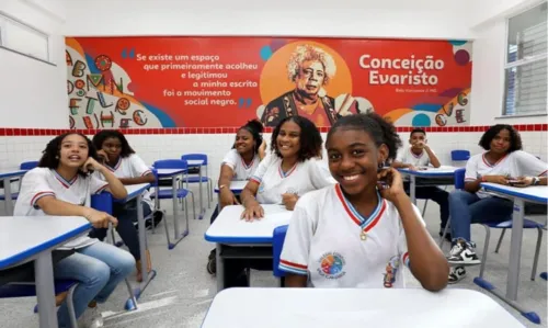 
				
					Rede estadual de ensino inicia ano letivo na segunda-feira (6); matrículas seguem abertas
				
				