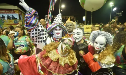 
				
					Barra tem desfile do Habeas Copos e fanfarras nesta quarta-feira; veja programação
				
				