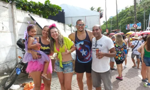 
				
					Furdunço reúne multidão em clima de retomada de carnaval com muitas fantasias, famílias e inclusão em Salvador
				
				