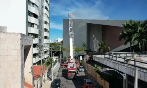 
				
					Laudo da polícia aponta que fogo no Teatro Castro Alves não foi criminoso
				
				