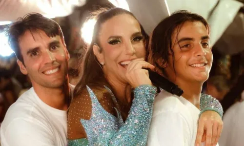 
				
					Ivete Sangalo encerra participação no carnaval de Salvador e agradece: 'Rodeada de pessoas que amo'
				
				