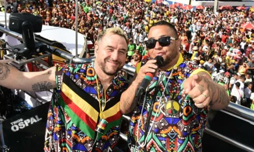 
				
					Carnaval de Salvador chega ao 4º dia com saída dos Filhos de Gandhy, pipoca da BaianaSystem e Cláudia Leitte
				
				