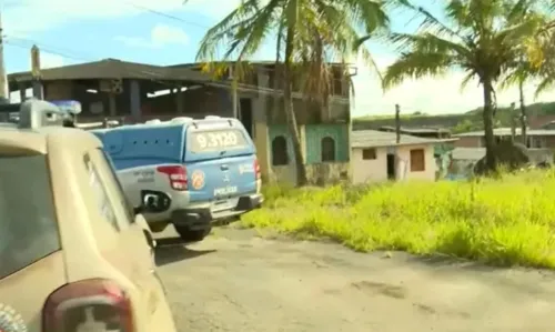 
				
					Homens morrem durante tiroteio entre grupos rivais no bairro da Palestina, em Salvador
				
				