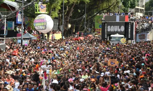 
				
					Último dia do Carnaval de Salvador é marcado por desfiles sem cordas nos circuitos Dodô e Osmar; veja resumo
				
				