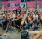 
                  Vídeo: foliões jogam capoeira na pipoca de BaianaSystem em Salvador