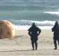 
                  Esfera misteriosa de quase 2 metros aparece em praia do Japão