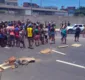 
                  Ambulantes fazem manifestação e fecham rua após problemas em credenciamento para carnaval