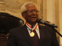 Edvaldo Brito é condecorado com Medalha do Mérito Jurídico Ruy Barbosa