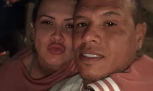 
				
					Esposa de Luis Fabiano anuncia separação e revela que ex-jogador terá filha com amante
				
				