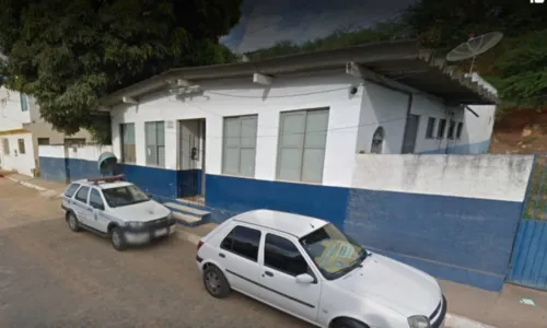
				
					Jovem de 20 anos é preso por invadir autoescola e matar homem no interior da Bahia
				
				