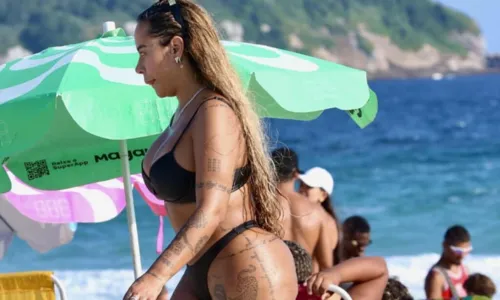 
				
					Rafaella Santos, irmã de Neymar, ostenta corpão em praia do Rio de Janeiro
				
				