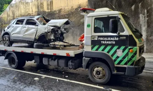 
				
					Morre advogado ferido em colisão no túnel da Av. Luís Eduardo Magalhães, em Salvador
				
				