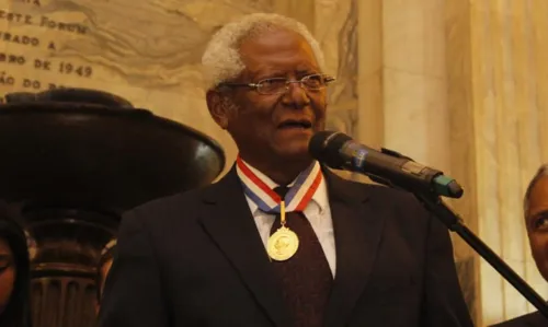
				
					Edvaldo Brito é condecorado com Medalha do Mérito Jurídico Ruy Barbosa
				
				