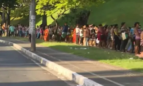 
				
					Em busca de consultas e exames, mulheres formam fila pelo 2º dia seguido na Arena Fonte Nova
				
				