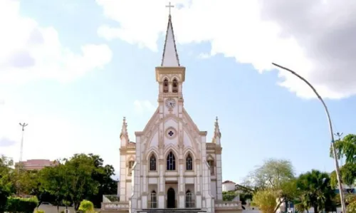 
				
					Bebê com cordão umbilical é abandonado dentro de sacola em comunidade do sudoeste da Bahia
				
				