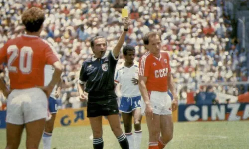
				
					Árbitro da final da Copa de 1986, Romualdo Arppi Filho morre em Santos
				
				
